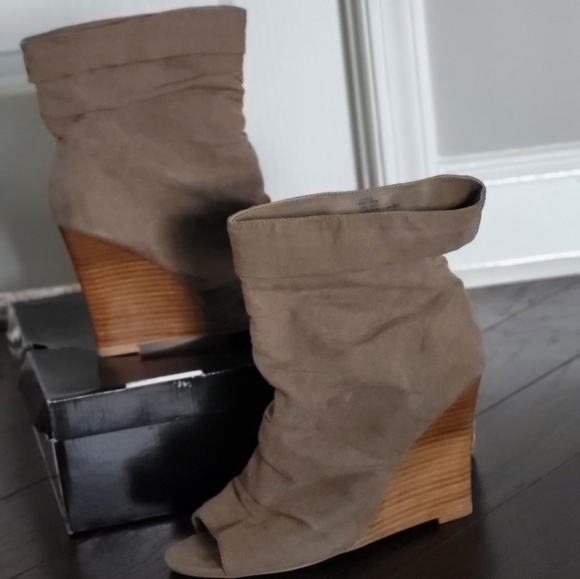 Wedge booties - Picture 2 of 3